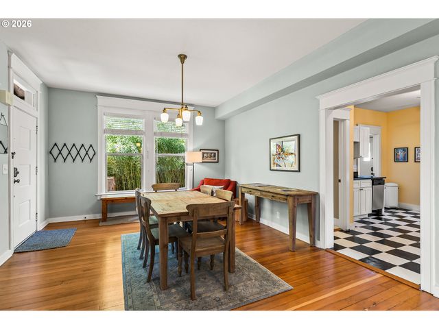 737 Ne SKIDMORE St, Portland, OR 97211