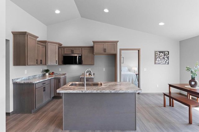 1707 GOLDEN GATE DRIVE, Appleton, WI 54913