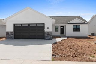 1707 GOLDEN GATE DRIVE, Appleton, WI 54913