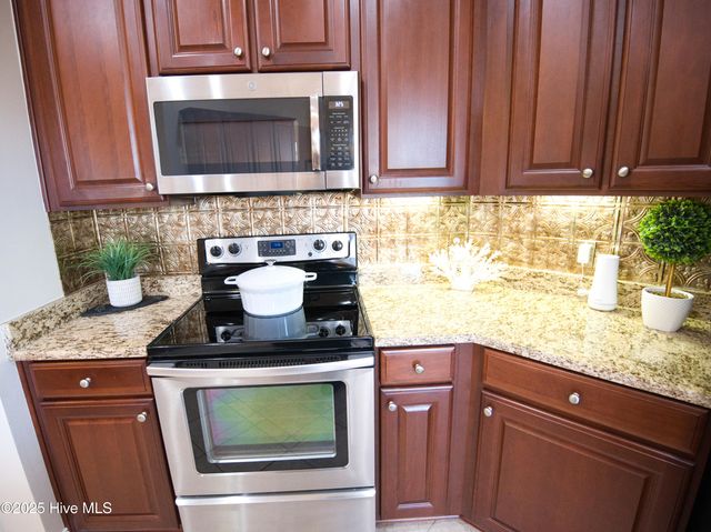 707 Pipit Place NW, Calabash, NC 28467