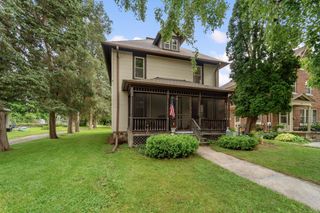 210 Oakland AVENUE, Mukwonago, WI 53149