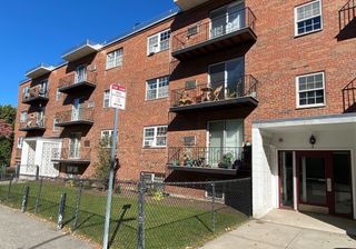 8 Robinwood Ave 6, Boston, MA 02130