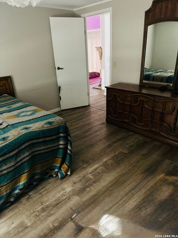8790 Whartons Dock, Bandera, TX 78003