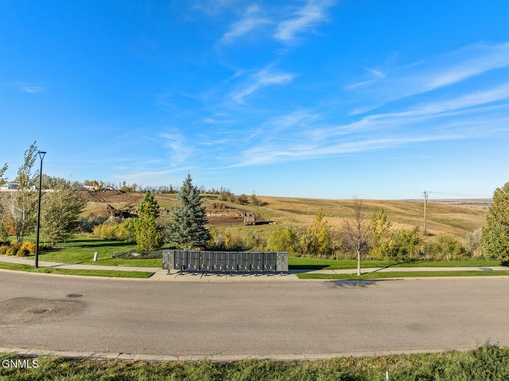 6923 University Avenue N, Williston, ND 58801 photo 5