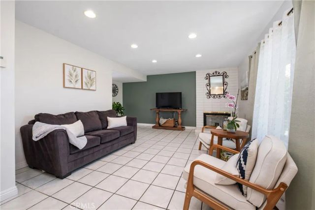 1722 Mitchell 172, Tustin, CA 92780