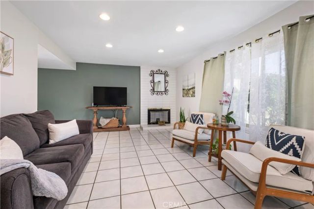 1722 Mitchell 172, Tustin, CA 92780