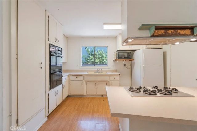 331 E. Olive Ave., La Habra, CA 90631