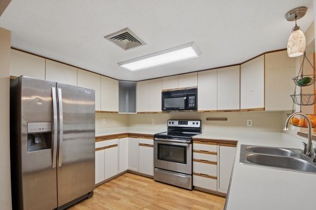 4 Herbert Drive B, Sutton, MA 01590