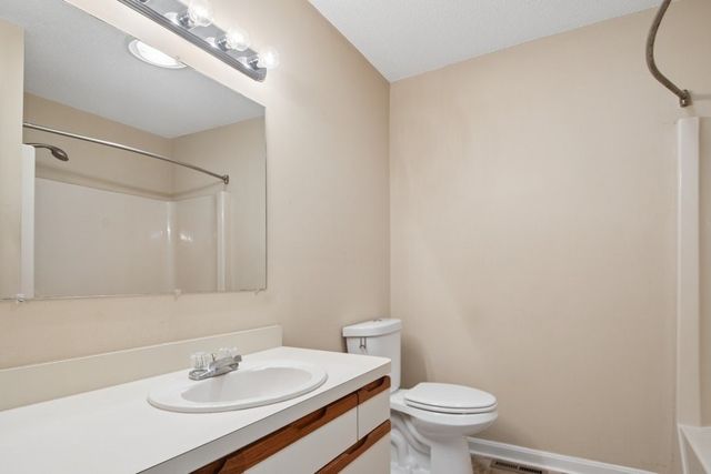 4 Herbert Drive B, Sutton, MA 01590