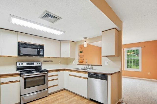 4 Herbert Drive B, Sutton, MA 01590