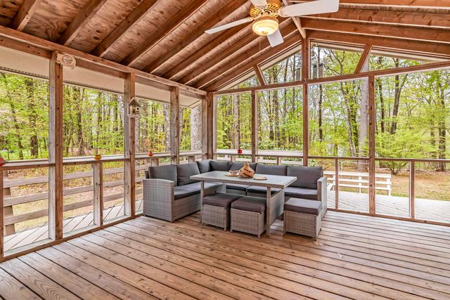 4 Cherokee Court, Londonderry, NH 03053