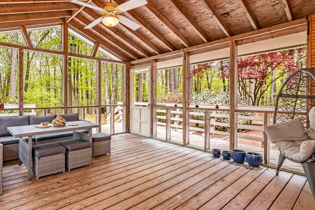 4 Cherokee Court, Londonderry, NH 03053