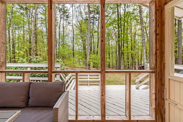 4 Cherokee Court, Londonderry, NH 03053