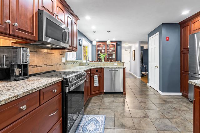 4 Cherokee Court, Londonderry, NH 03053