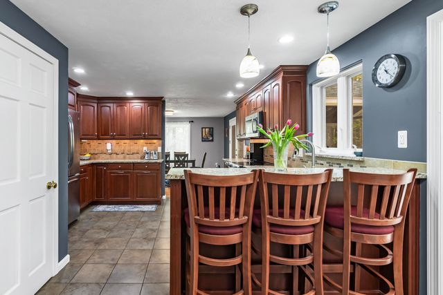 4 Cherokee Court, Londonderry, NH 03053