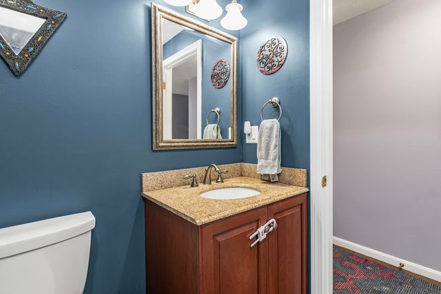4 Cherokee Court, Londonderry, NH 03053