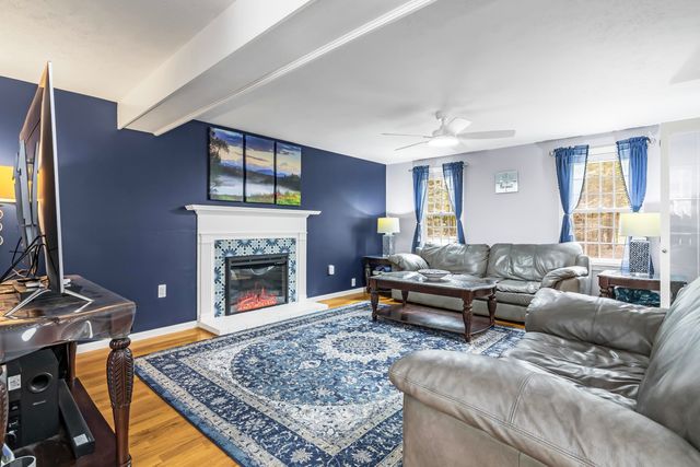 4 Cherokee Court, Londonderry, NH 03053