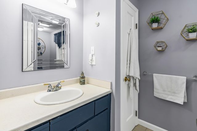 4 Cherokee Court, Londonderry, NH 03053