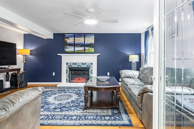 4 Cherokee Court, Londonderry, NH 03053