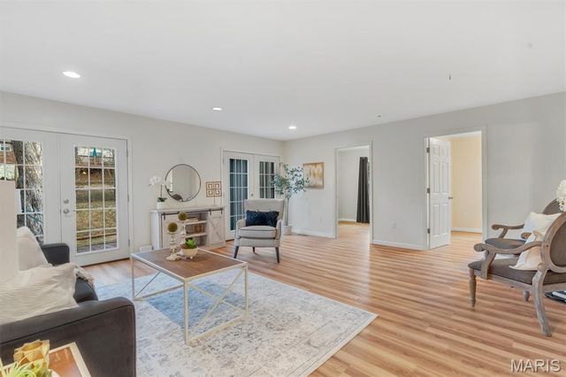 10132 Shapfield Lane, Affton, MO 63123