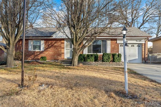 10132 Shapfield Lane, Affton, MO 63123