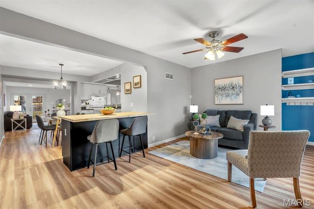 10132 Shapfield Lane, Affton, MO 63123