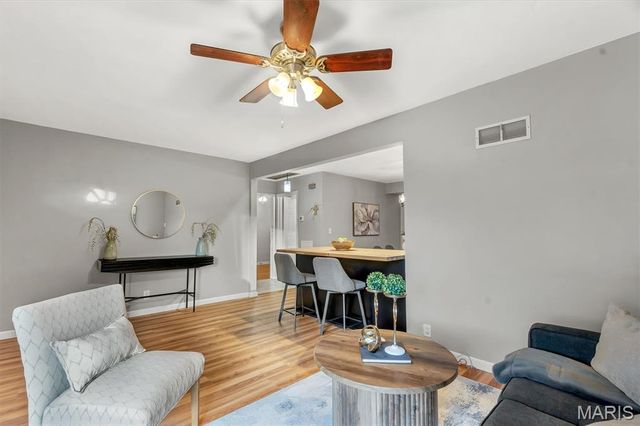 10132 Shapfield Lane, Affton, MO 63123