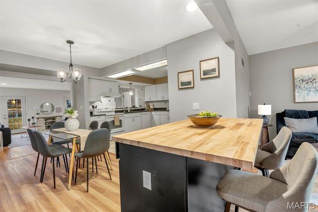 10132 Shapfield Lane, Affton, MO 63123