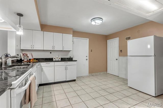 10132 Shapfield Lane, Affton, MO 63123