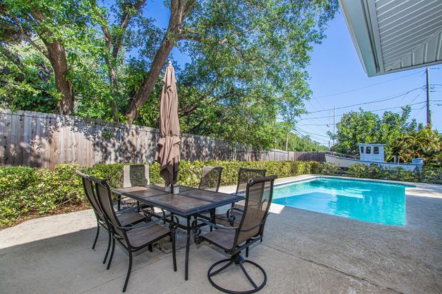 7864 15TH WAY N, St Petersburg, FL 33702
