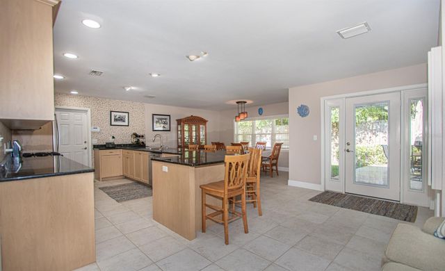 7864 15TH WAY N, St Petersburg, FL 33702