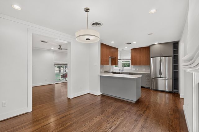 2323 Barberry Drive, Dallas, TX 75211
