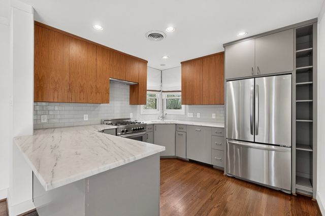 2323 Barberry Drive, Dallas, TX 75211