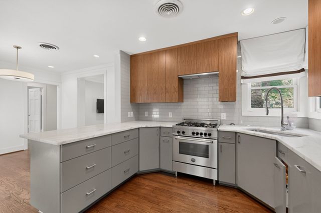 2323 Barberry Drive, Dallas, TX 75211