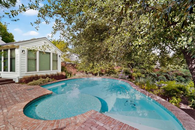 2323 Barberry Drive, Dallas, TX 75211