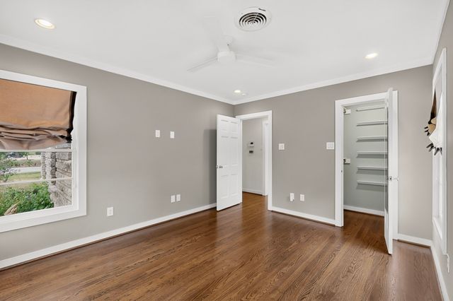 2323 Barberry Drive, Dallas, TX 75211