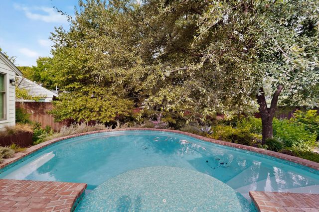 2323 Barberry Drive, Dallas, TX 75211