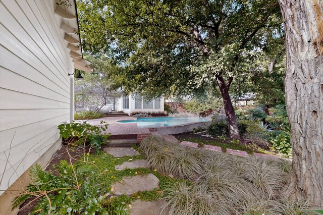 2323 Barberry Drive, Dallas, TX 75211