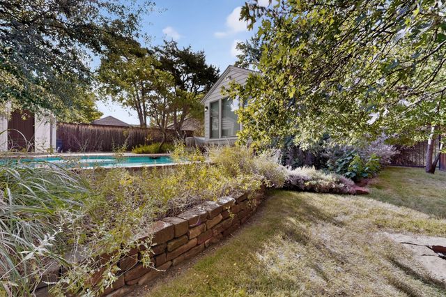2323 Barberry Drive, Dallas, TX 75211