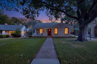 2323 Barberry Drive, Dallas, TX 75211