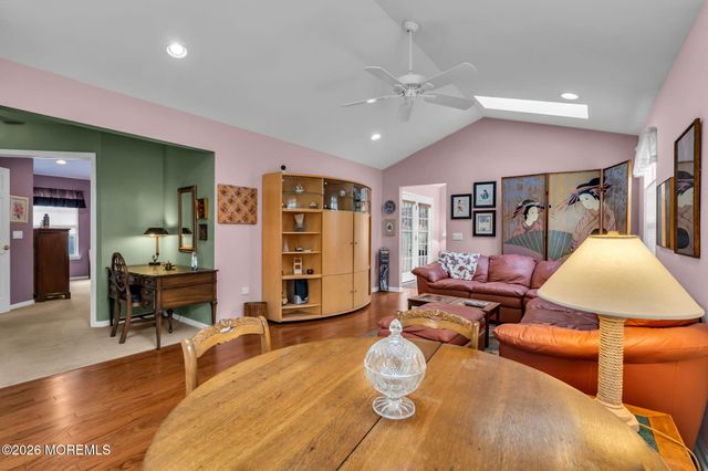 30 Strawberry Lane, Lakewood, NJ 08701