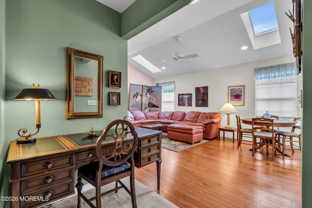 30 Strawberry Lane, Lakewood, NJ 08701