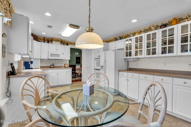 30 Strawberry Lane, Lakewood, NJ 08701