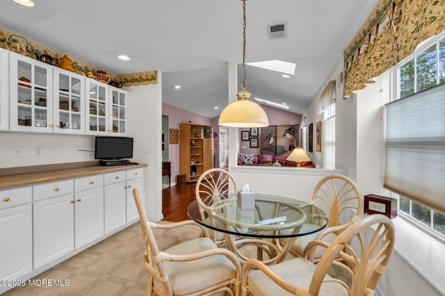 30 Strawberry Lane, Lakewood, NJ 08701