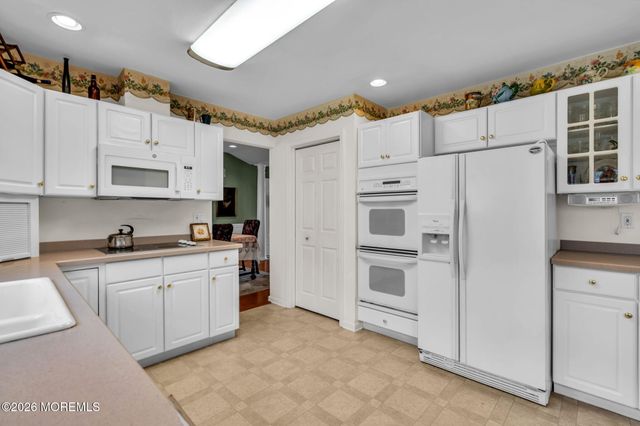 30 Strawberry Lane, Lakewood, NJ 08701