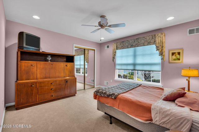 30 Strawberry Lane, Lakewood, NJ 08701