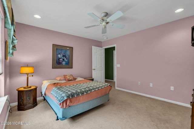 30 Strawberry Lane, Lakewood, NJ 08701