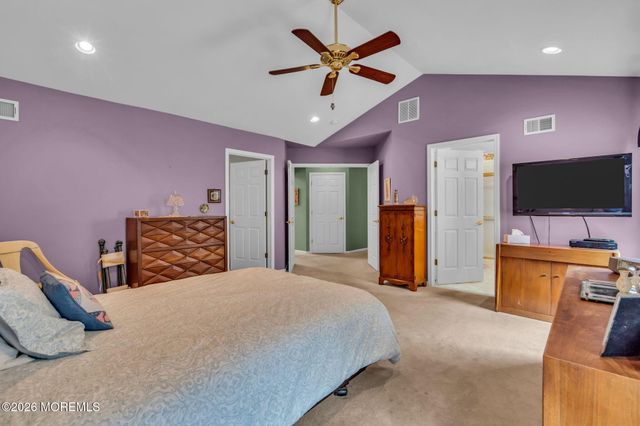 30 Strawberry Lane, Lakewood, NJ 08701