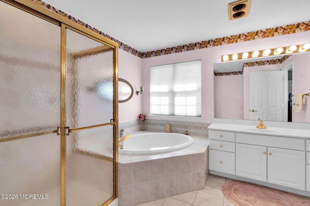 30 Strawberry Lane, Lakewood, NJ 08701