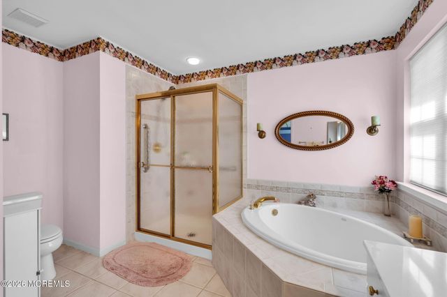 30 Strawberry Lane, Lakewood, NJ 08701